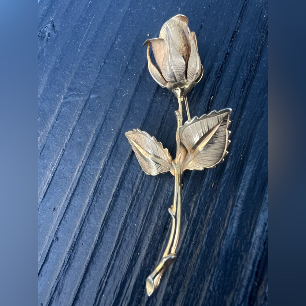 Vintage Signed GIOVANNI Long Stem Rose Love Flower Brooch Pin Gold Tone